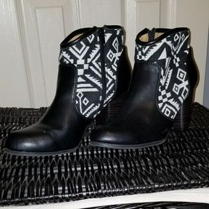 Black & White Aztec Print Booties